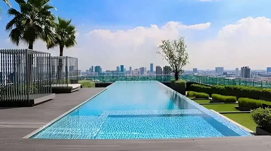 Vida-Crest-Amenities-Swimming-Pool