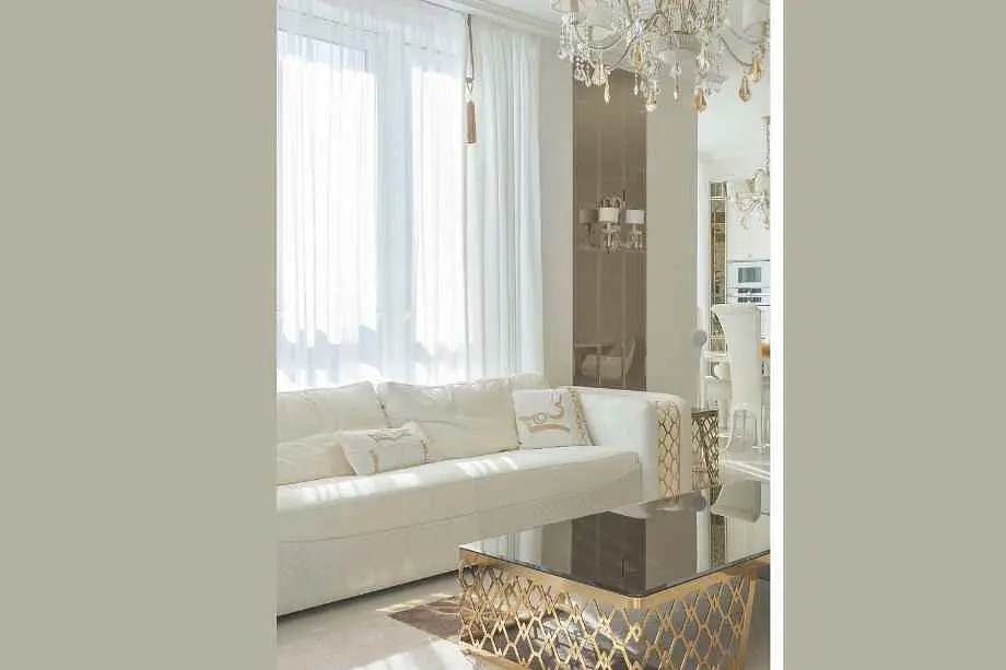Metro-Crown-Living-room
