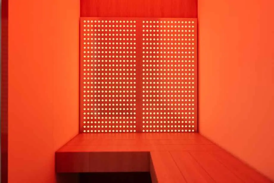 Mehta-Marquina-1978-Amenities-Red-Therapy