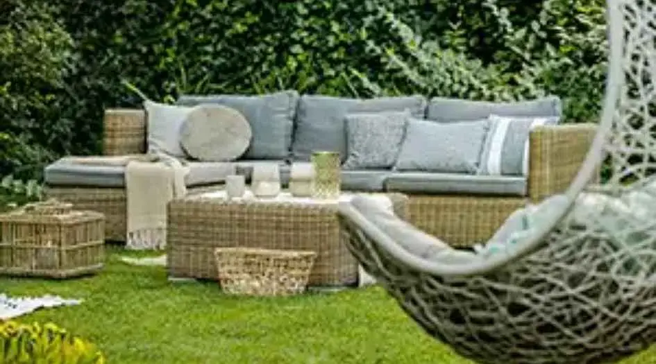 Wadhwa-Artek-Park-garden-area